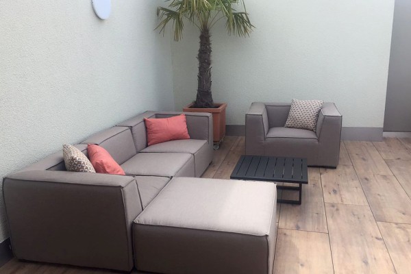 Apolinar garden lounge in sand brown
