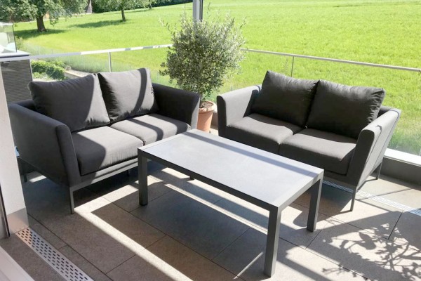 Valeria 2-seater sofa in anthracite with coffee table