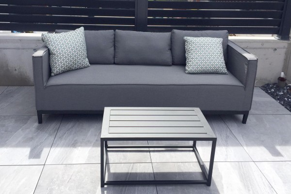 Nuria Outdoor Sofa in Grau