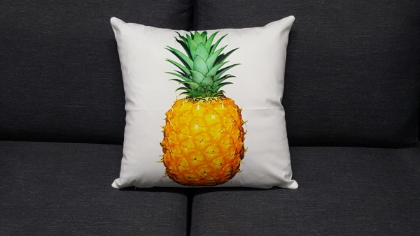 Decorative pillow with pineapple