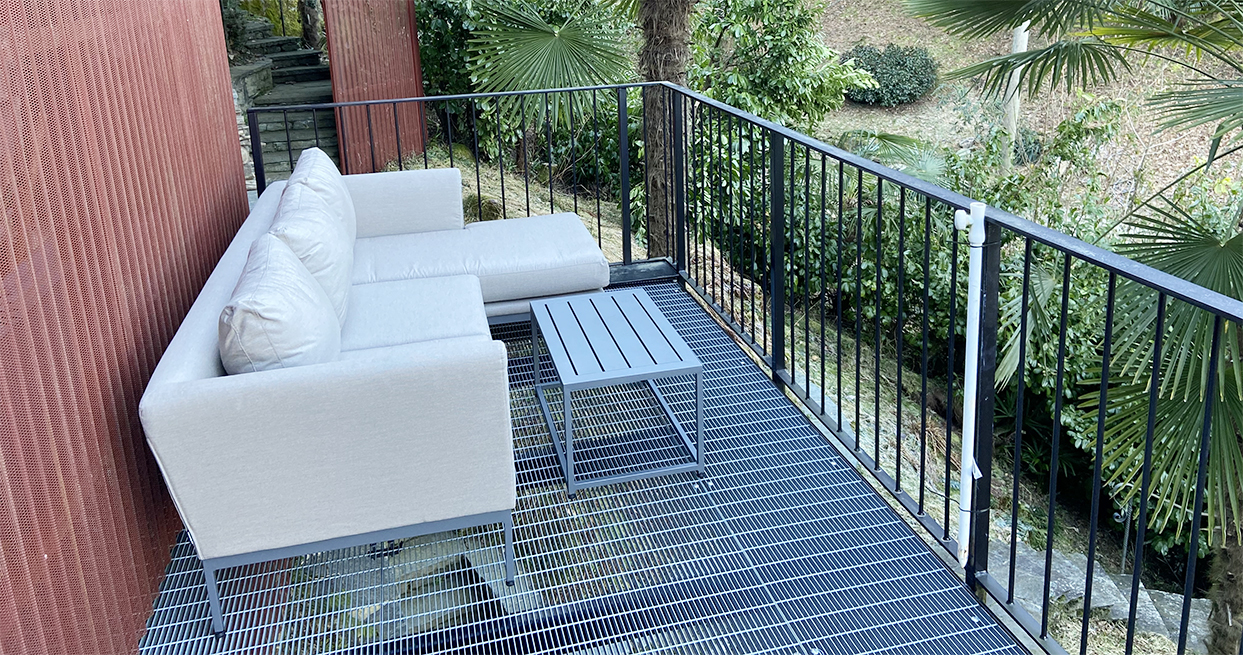Lounge garden furniture is available in different versions